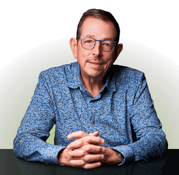 contact-headshot Robert Starling Professional Voice Actor Headshot